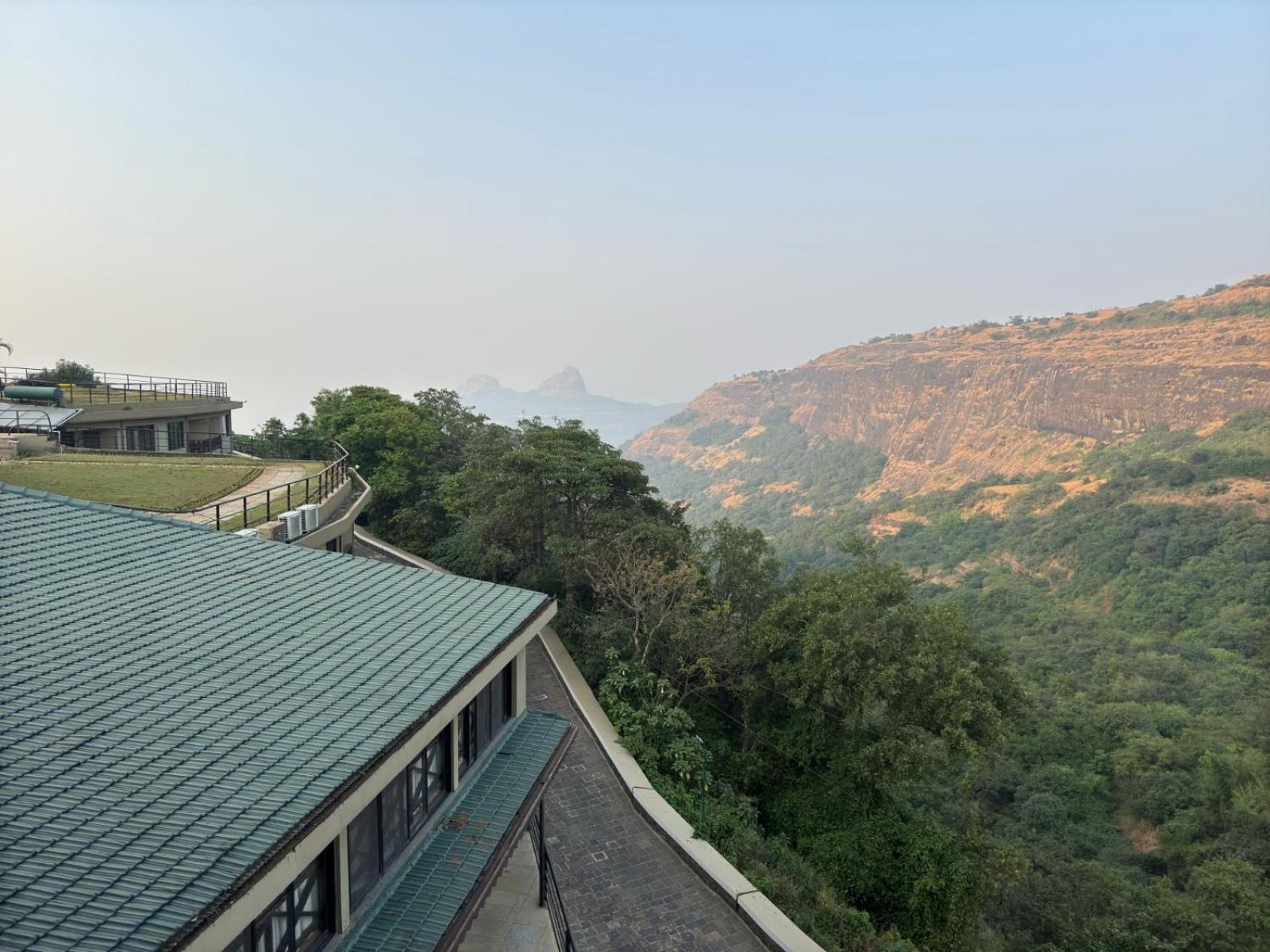 Upper Deck Resort - Stay And Relax At The Highest Peak Lonavala Extérieur photo