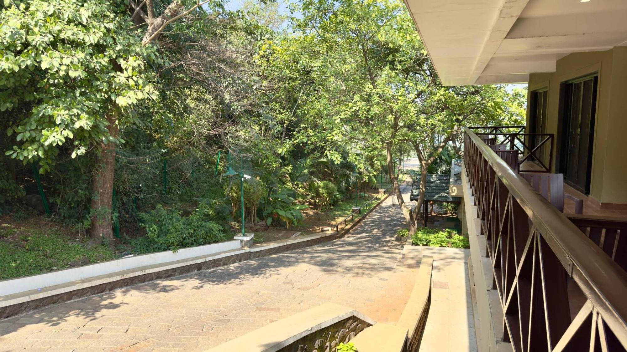 Upper Deck Resort - Stay And Relax At The Highest Peak Lonavala Extérieur photo